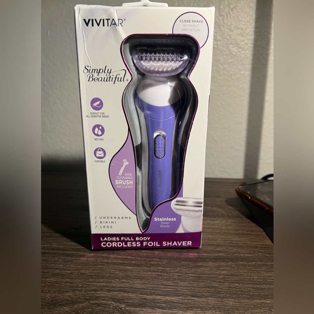 VIVITAR Simply Beautiful Ladies Full Body cordless Foil Shaver Wet/Dry
Portable